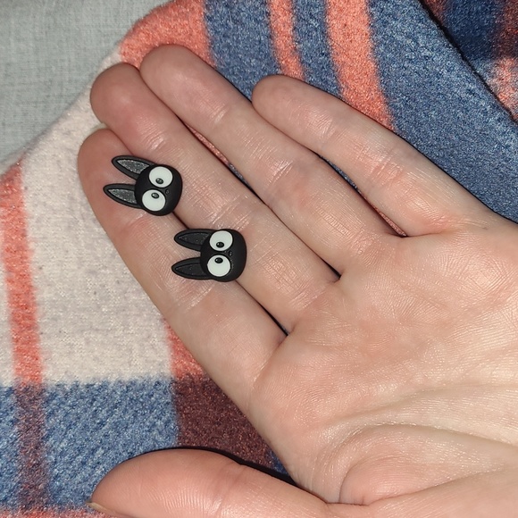 1 PAIR LEFT! Jiji Black Cat Earrings - Picture 2 of 9